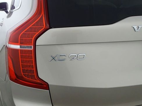 Used 2023 Volvo XC90 B6 Plus image 46