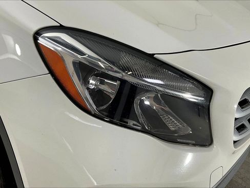 Used 2018 Mercedes-Benz GLA 250 4MATIC image 27