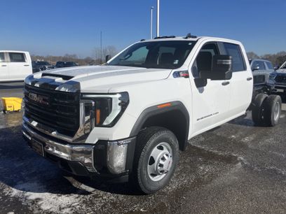 New 2026 GMC Sierra 3500 Pro w/ Convenience Package