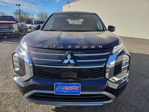 New 2026 Mitsubishi Outlander SE image 3