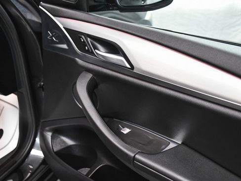 Used 2025 BMW X4 xDrive30i image 16