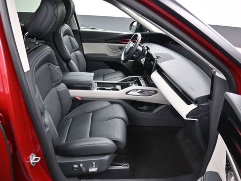 Used 2025 Lincoln Nautilus Reserve image 28