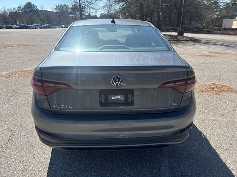 Used 2024 Volkswagen Jetta SE image 5
