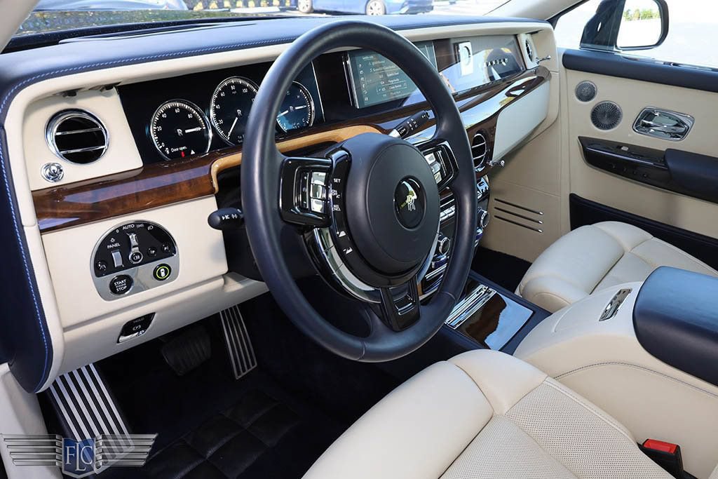 Used 2018 Rolls-Royce Phantom Sedan RWD image 32