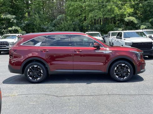 Used 2025 Kia Sorento S w/ Panoramic Sunroof Package FWD image 9