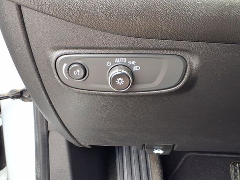 Used 2022 Chevrolet Equinox LS w/ LS Convenience Package FWD image 21