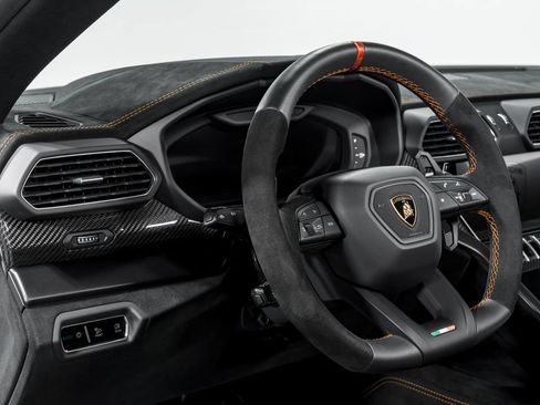 Used 2024 Lamborghini Urus Performante AWD/4WD image 13