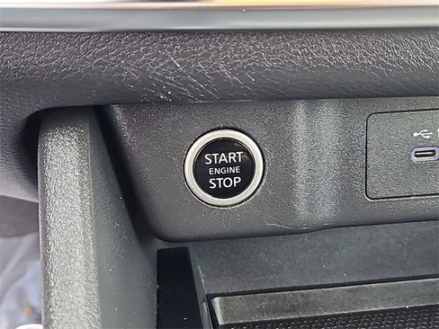 Used 2021 Nissan Rogue S image 20