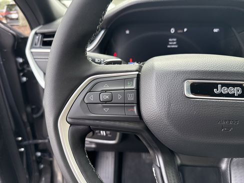 New 2025 Jeep Grand Cherokee Altitude image 25