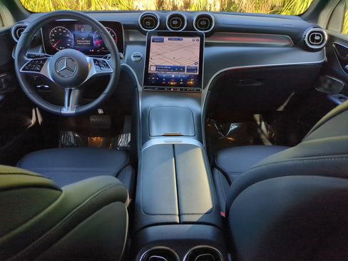 Used 2024 Mercedes-Benz GLC 300 4MATIC image 13