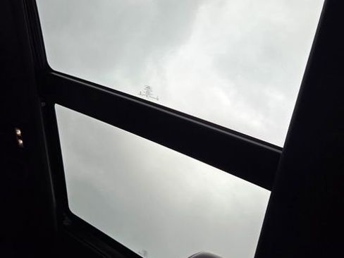 Used 2020 Ford Explorer Platinum w/ Premium Technology Package AWD/4WD image 11