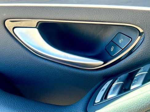 Certified 2022 Mercedes-Benz GLC 300 4MATIC image 22