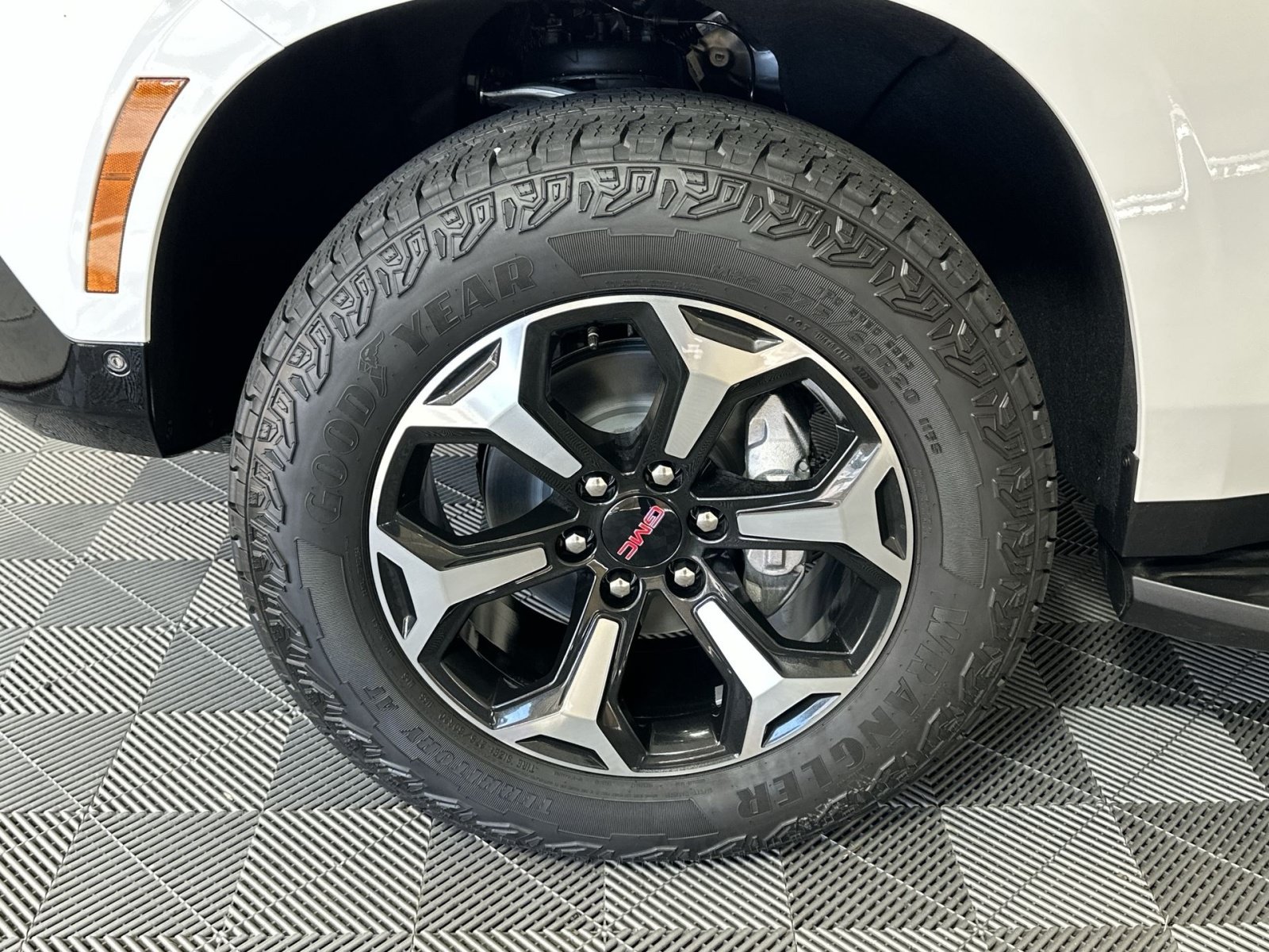 New 2027 GMC Yukon XL AT4 w/ Technology Package AWD/4WD image 12