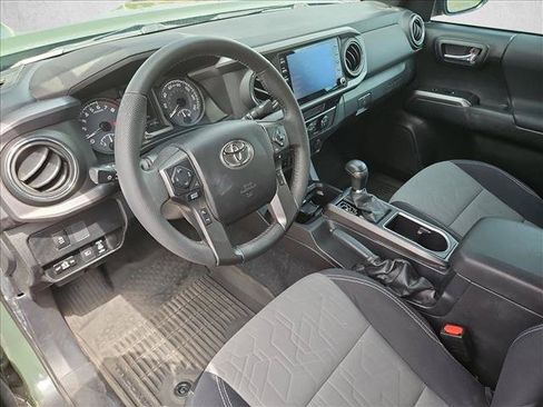 Used 2021 Toyota Tacoma TRD Off-Road w/ Technology Package AWD/4WD image 12