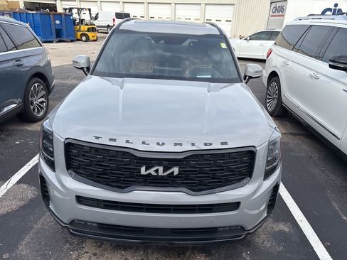 Used 2022 Kia Telluride SX w/ SX Prestige Package image 2