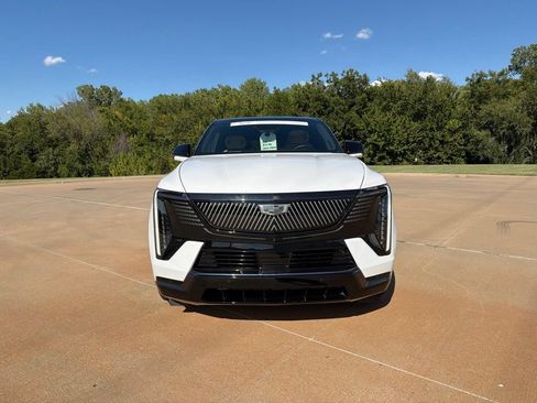 Used 2025 Cadillac Escalade IQ Sport 2 AWD/4WD image 3