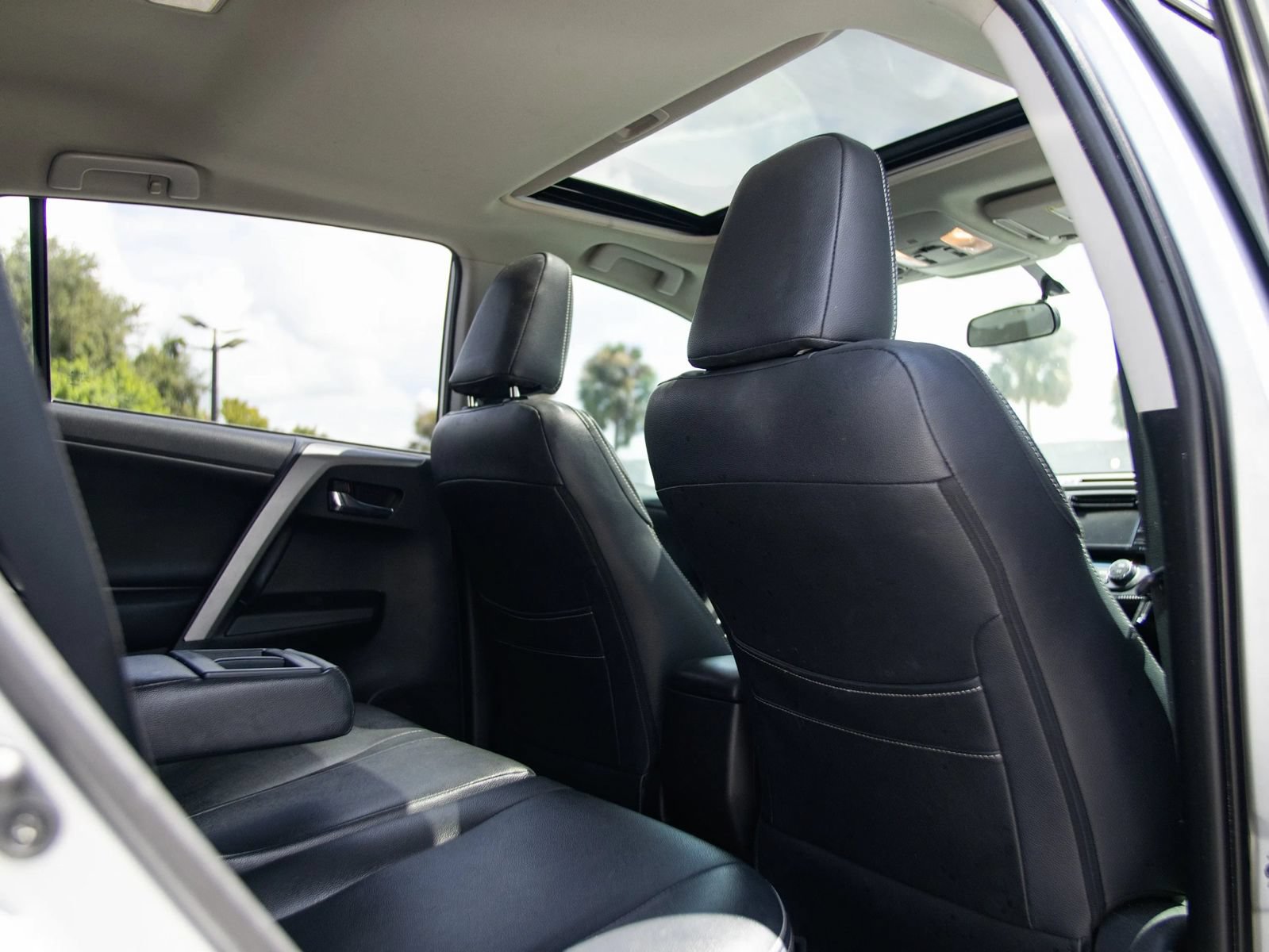 Used 2016 Toyota RAV4 XLE FWD image 23