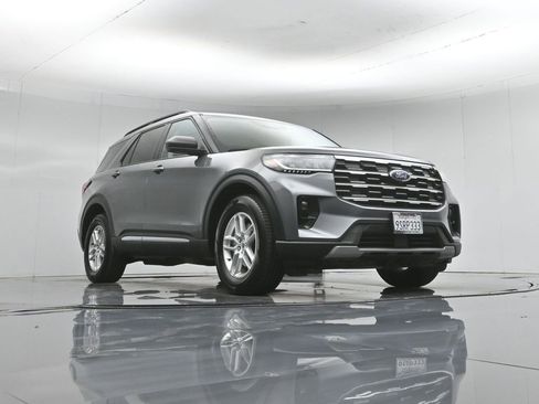 Used 2025 Ford Explorer Active w/ Active Comfort Package RWD image 50