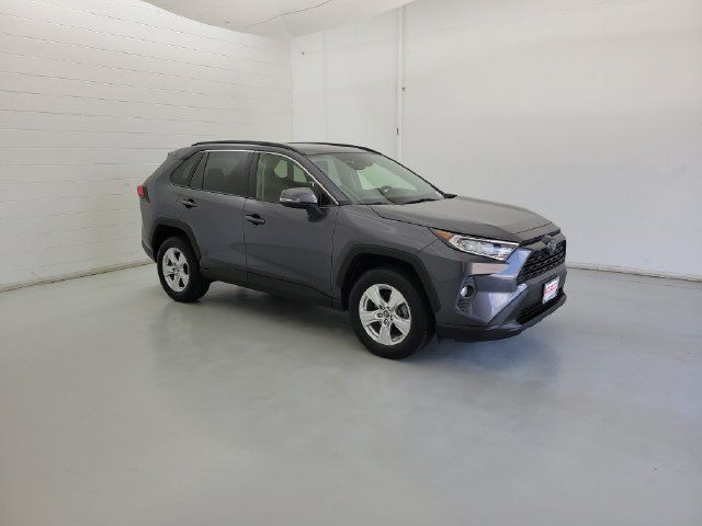 Used 2019 Toyota RAV4 XLE FWD image 4