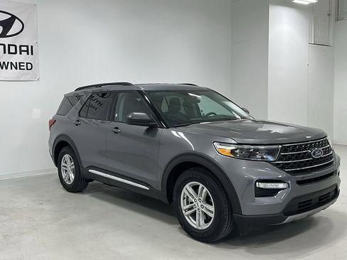 Used 2024 Ford Explorer XLT w/ Equipment Group 202A RWD image 7