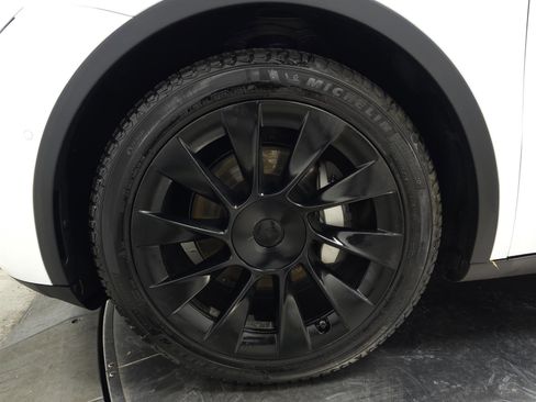 Used 2020 Tesla Model Y Long Range image 13