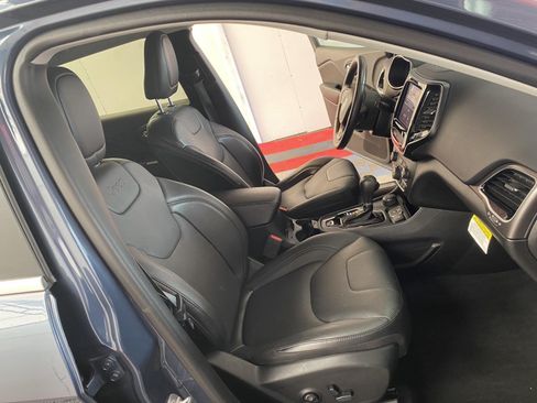Used 2019 Jeep Cherokee Limited AWD/4WD image 9