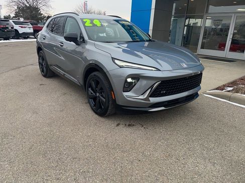 Certified 2024 Chevrolet Equinox LS w/ LS Convenience Package image 1