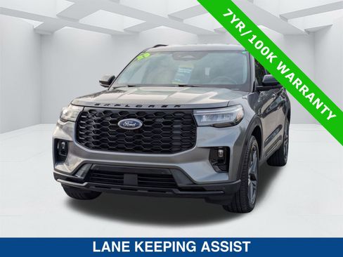 Certified 2025 Ford Explorer ST-Line w/ ST-Line Street Pack image 7