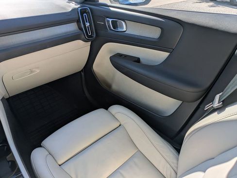 Certified 2023 Volvo XC40 B5 Plus w/ Driver Assist Package image 17