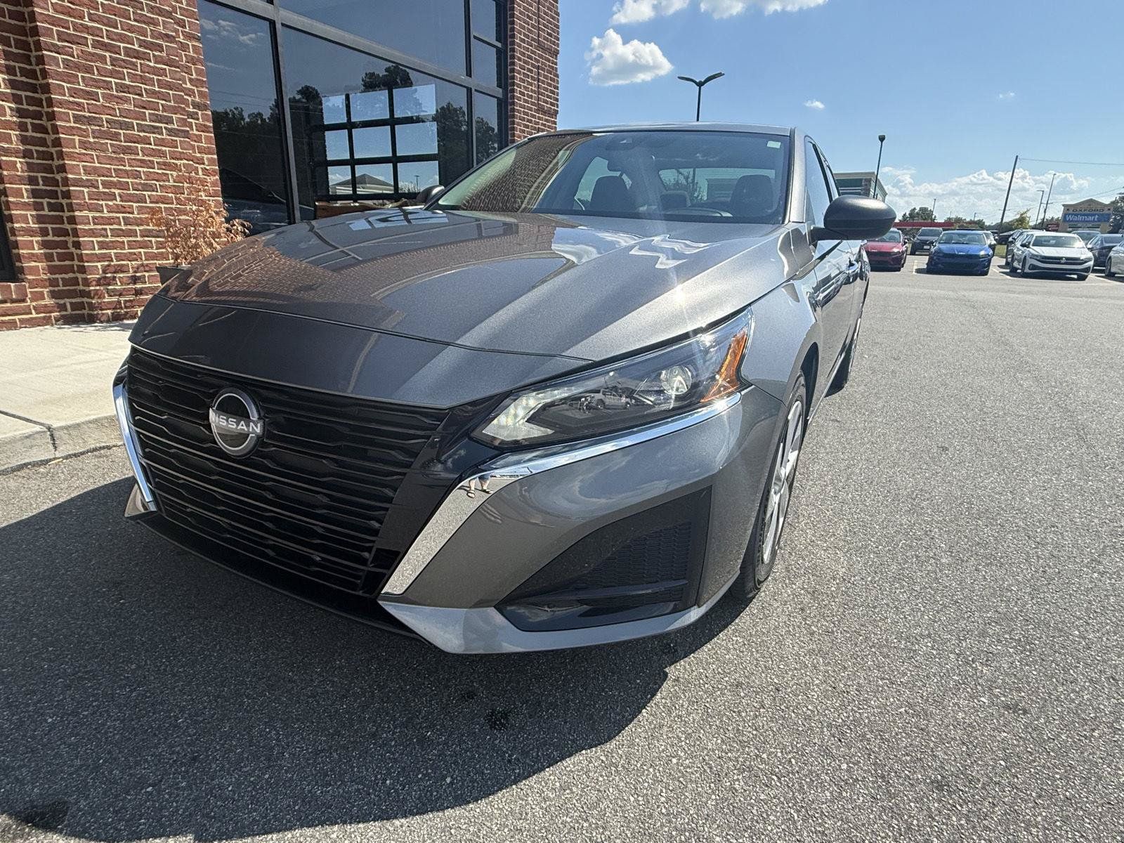 Used 2025 Nissan Altima 2.5 S FWD image 24