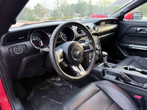 Used 2016 Ford Mustang Convertible image 23