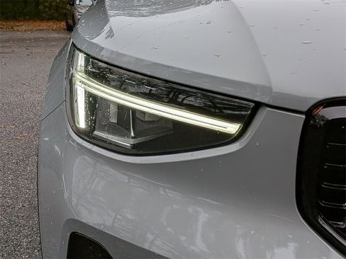 Certified 2024 Volvo XC40 B5 Core image 10