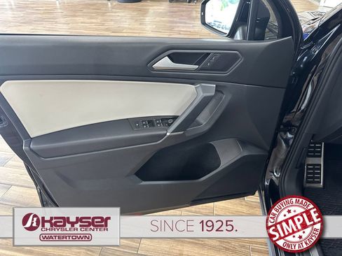 Used 2020 Volkswagen Tiguan SE R-Line AWD/4WD image 11