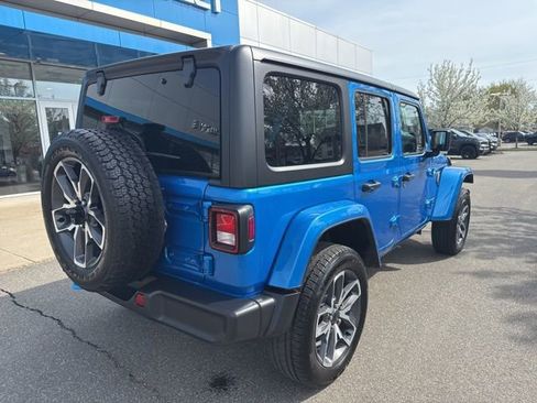 Used 2024 Jeep Wrangler Unlimited w/ Convenience Group AWD/4WD image 6