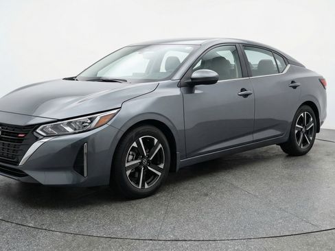 Used 2025 Nissan Sentra SV image 3