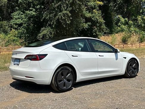 Used 2021 Tesla Model 3 Standard Range Plus RWD image 9