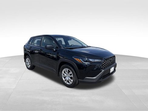 Used 2025 Toyota Corolla Cross L AWD/4WD image 3