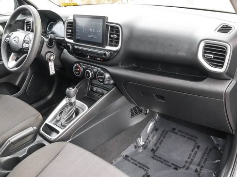 Certified 2023 Hyundai Venue SE image 33