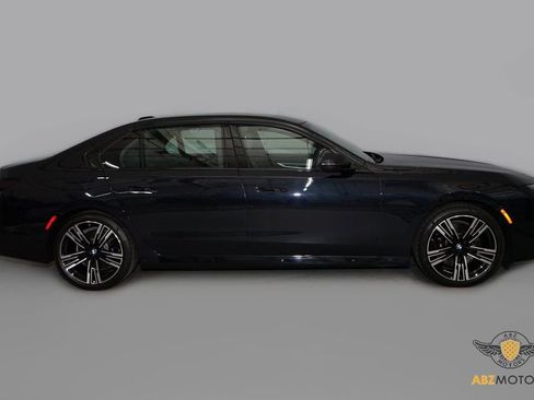 Used 2023 BMW 740i image 4