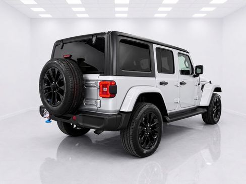 Used 2023 Jeep Wrangler Unlimited Sahara AWD/4WD image 5