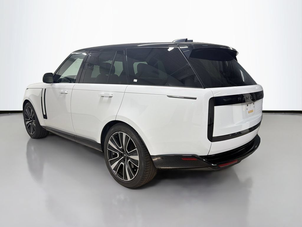 Used 2024 Land Rover Range Rover SE AWD/4WD image 3