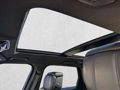 Used 2018 Land Rover Range Rover Sport HSE Dynamic image 16