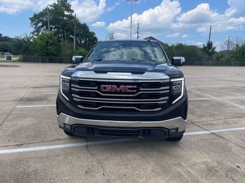 Used 2022 GMC Sierra 1500 SLT AWD/4WD image 2