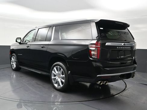 Used 2024 Chevrolet Suburban High Country AWD/4WD image 3