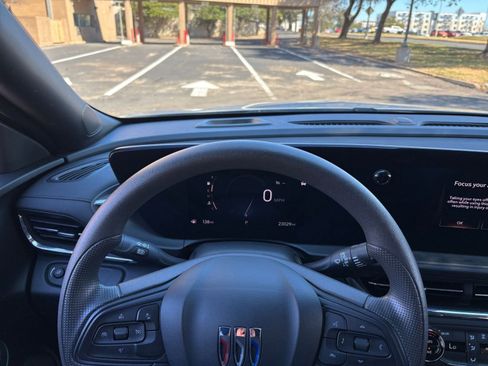 Used 2025 Buick Envista Preferred image 29