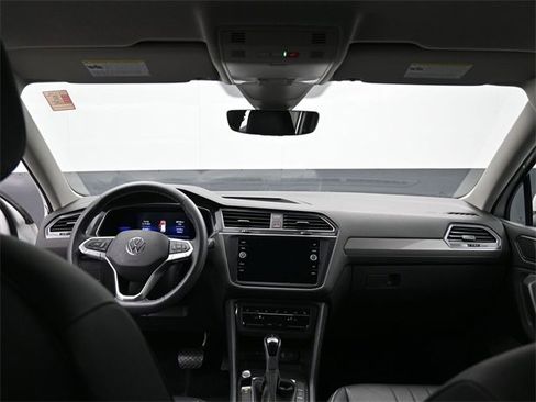 Used 2023 Volkswagen Tiguan SE image 27