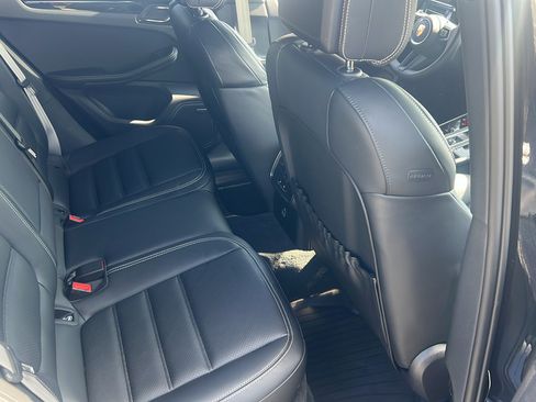 Certified 2024 Porsche Macan S AWD/4WD image 20