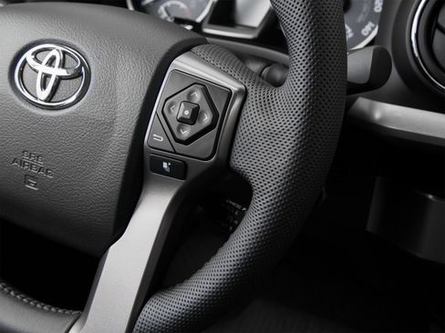Certified 2016 Toyota Tacoma TRD Off-Road AWD/4WD image 45