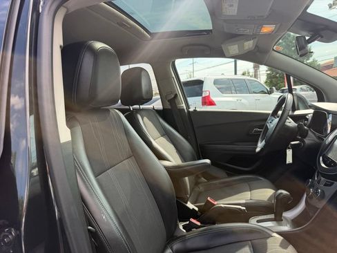 Used 2016 Chevrolet Trax LT w/ LT Convenience Package AWD/4WD image 31