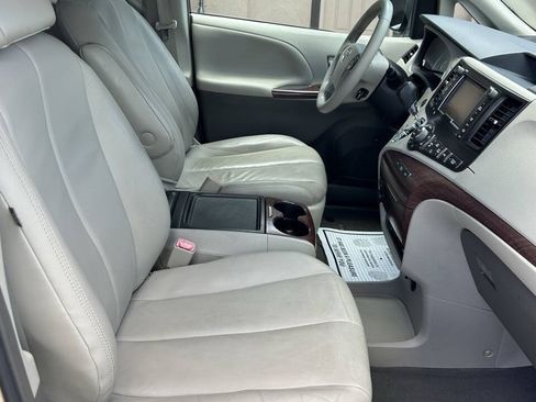 Used 2013 Toyota Sienna XLE w/ Premium Pkg FWD image 16